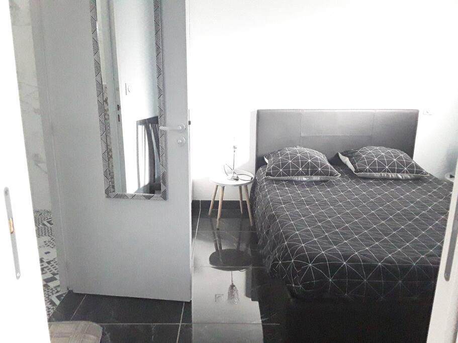 Maisonnette 28 M2 Au Fond Du Jardin Calme&Confort Mondeville  Bagian luar foto